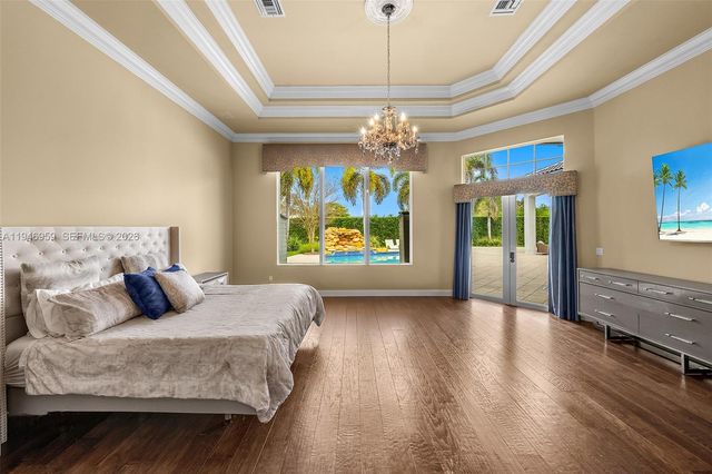 12401 N Stonebrook Cir, Davie, FL 33330