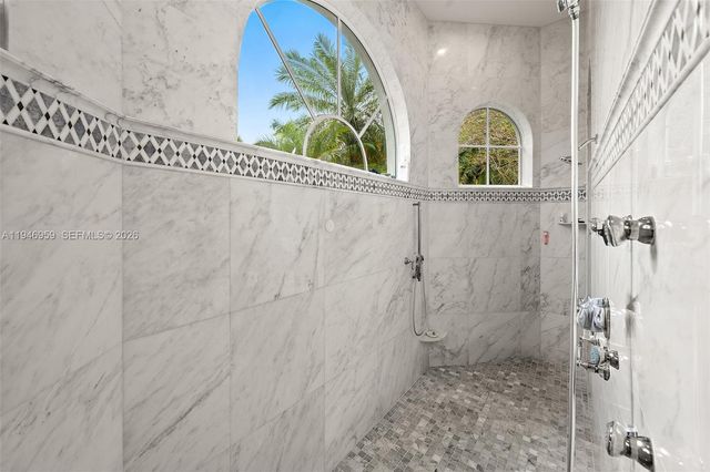 12401 N Stonebrook Cir, Davie, FL 33330