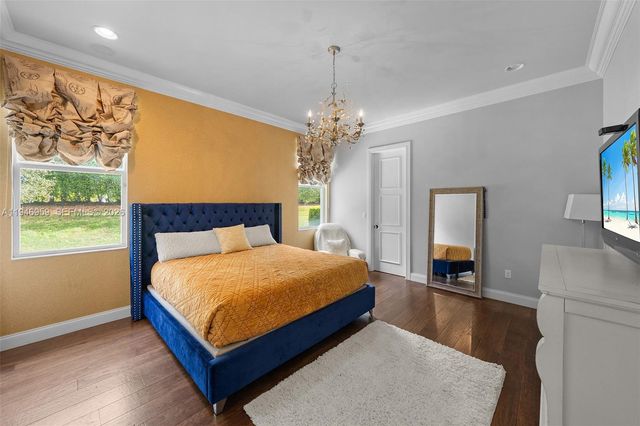 12401 N Stonebrook Cir, Davie, FL 33330