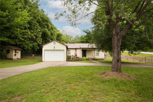 8504 Goose Creek Road, Fayetteville, AR 72704