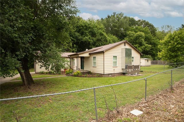 8504 Goose Creek Road, Fayetteville, AR 72704
