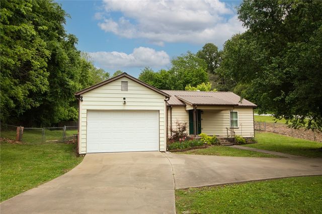 8504 Goose Creek Road, Fayetteville, AR 72704