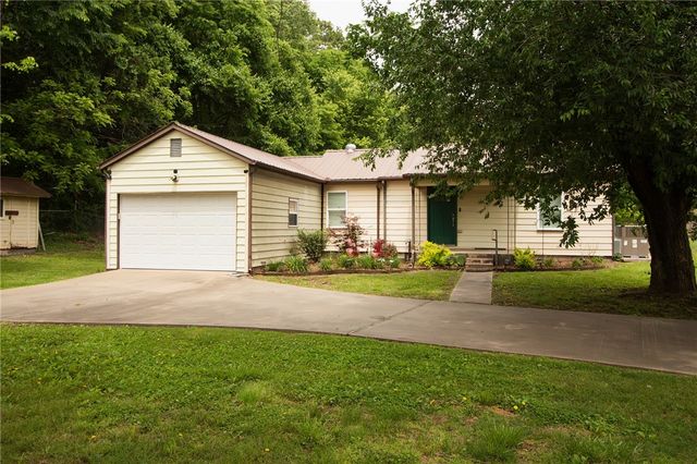 8504 Goose Creek Road, Fayetteville, AR 72704