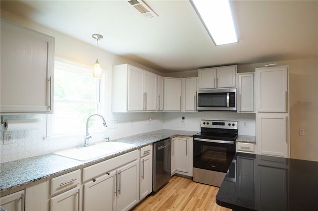 8504 Goose Creek Road, Fayetteville, AR 72704