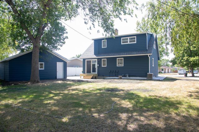 230 5th Avenue E, West Fargo, ND 58078