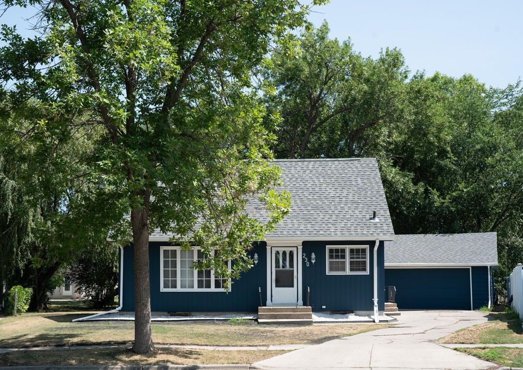 230 5th Avenue E, West Fargo, ND 58078