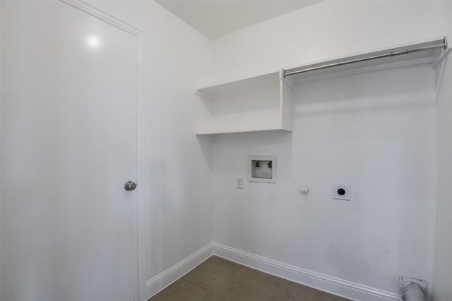 2727 Waterway Drive, Grand Prairie, TX 75054