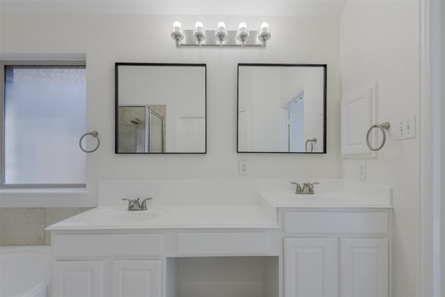 2727 Waterway Drive, Grand Prairie, TX 75054