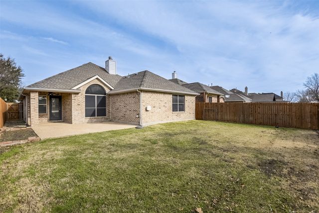 2727 Waterway Drive, Grand Prairie, TX 75054