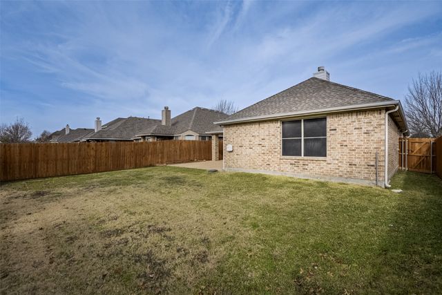 2727 Waterway Drive, Grand Prairie, TX 75054