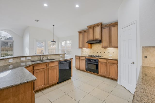 2727 Waterway Drive, Grand Prairie, TX 75054