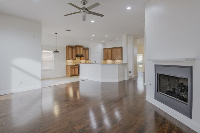 2727 Waterway Drive, Grand Prairie, TX 75054