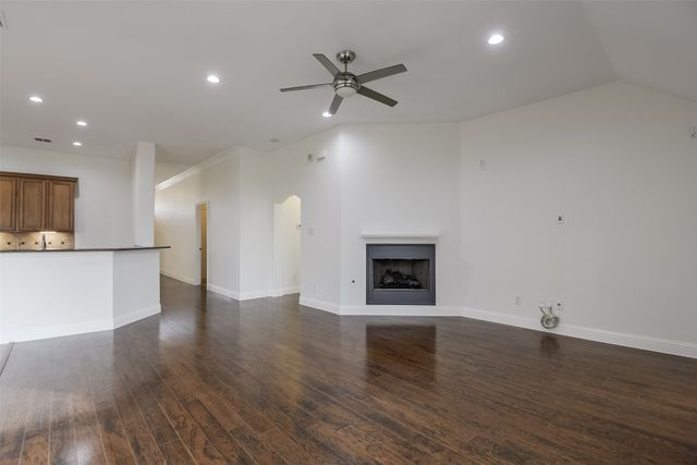 2727 Waterway Drive, Grand Prairie, TX 75054