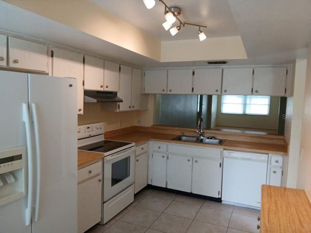 7560 92ND STREET 201B, Seminole, FL 33777