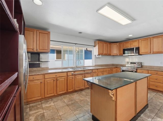 1840 Lusitana Street A, Honolulu, HI 96813