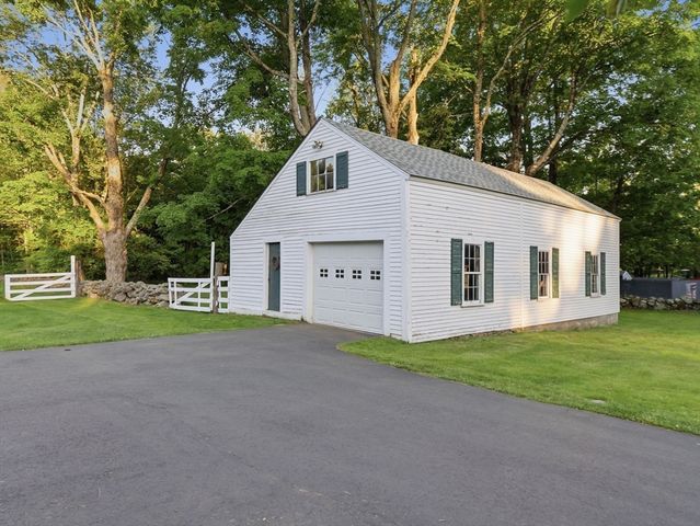 834 Pleasant St, Athol, MA 01331