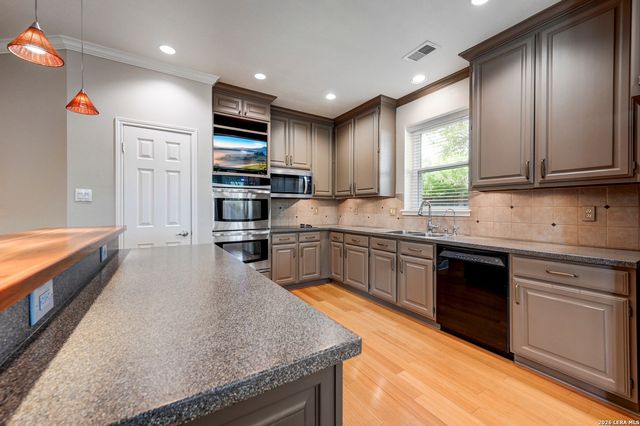 2051 Oak Mist, San Antonio, TX 78232