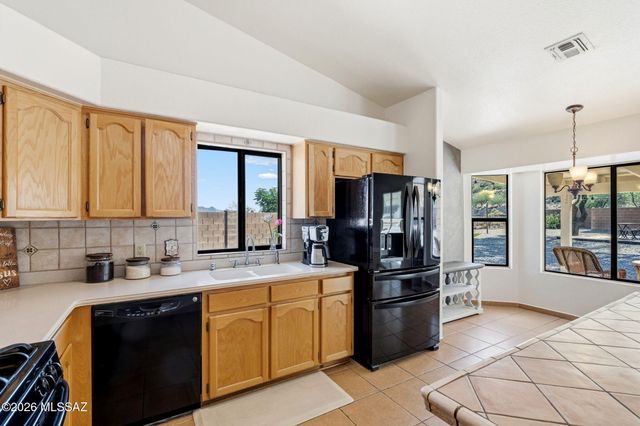 1735 W Avenida De Amelia, Sahuarita, AZ 85629