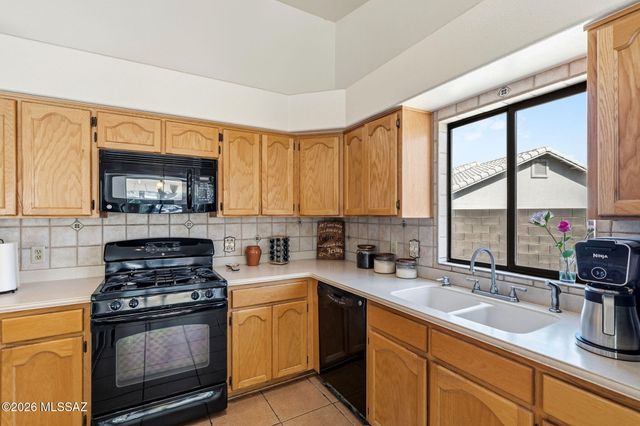 1735 W Avenida De Amelia, Sahuarita, AZ 85629