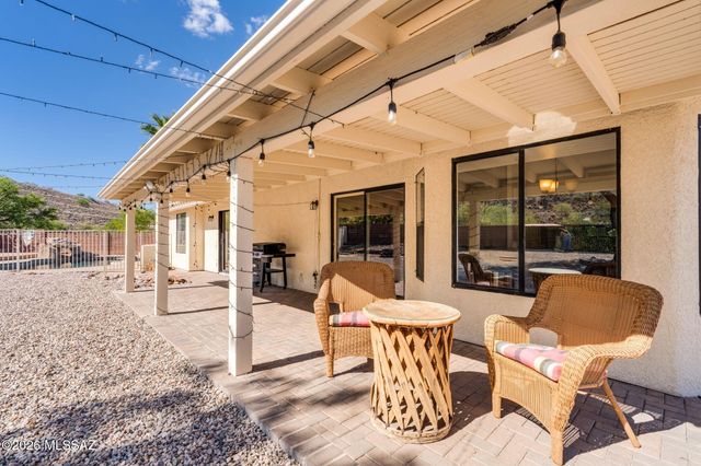 1735 W Avenida De Amelia, Sahuarita, AZ 85629
