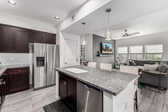 3935 E ROUGH RIDER Road 1293, Phoenix, AZ 85050