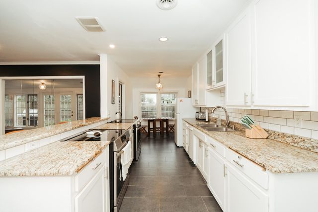 1615 S Delaware Avenue, Springfield, MO 65804