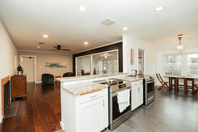 1615 S Delaware Avenue, Springfield, MO 65804