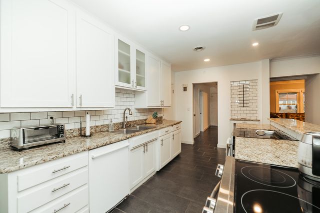 1615 S Delaware Avenue, Springfield, MO 65804