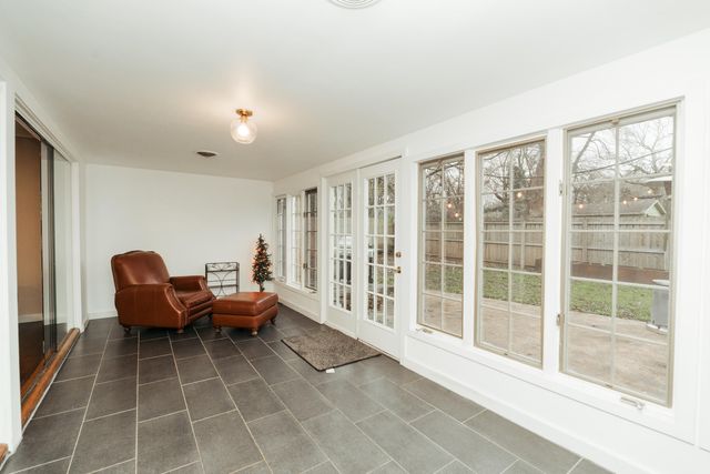 1615 S Delaware Avenue, Springfield, MO 65804