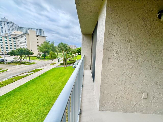 17600 N Bay Rd N302, Sunny Isles Beach, FL 33160