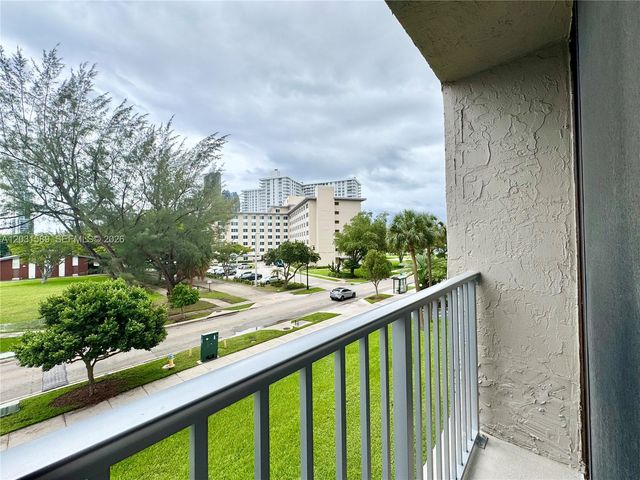 17600 N Bay Rd N302, Sunny Isles Beach, FL 33160
