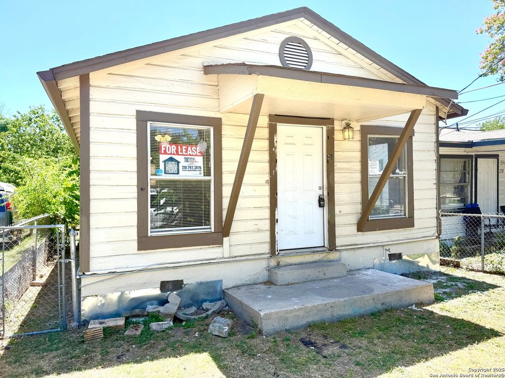 214 S San Dario Avenue, San Antonio, TX 78237