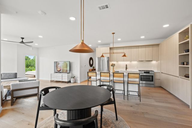 2209 S 1st ST 328, Austin, TX 78704