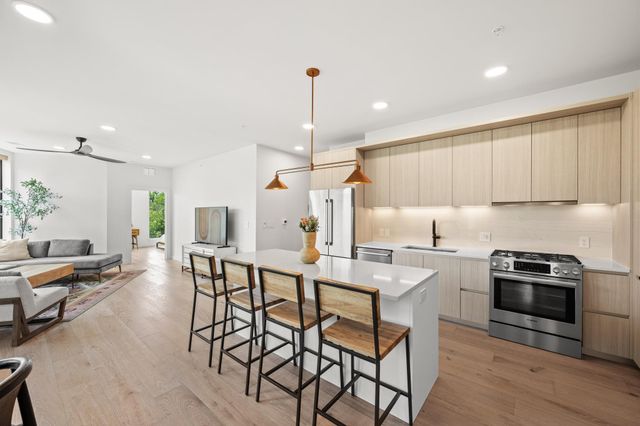 2209 S 1st ST 328, Austin, TX 78704