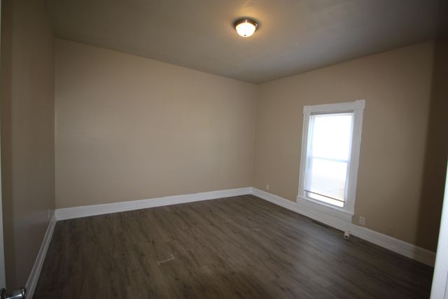 2243 N Kellett Avenue, Springfield, MO 65803