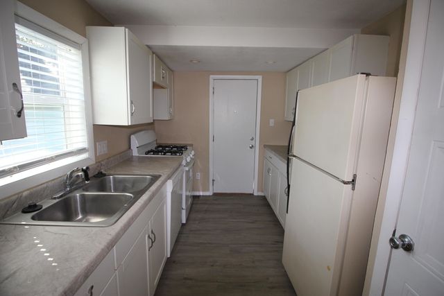 2243 N Kellett Avenue, Springfield, MO 65803