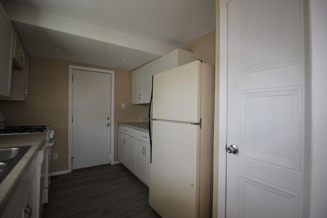 2243 N Kellett Avenue, Springfield, MO 65803