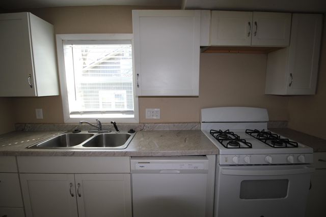 2243 N Kellett Avenue, Springfield, MO 65803