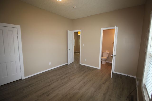 2243 N Kellett Avenue, Springfield, MO 65803