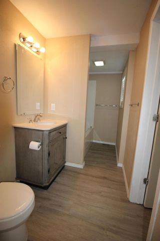 2243 N Kellett Avenue, Springfield, MO 65803