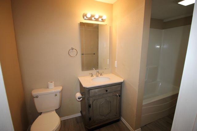 2243 N Kellett Avenue, Springfield, MO 65803