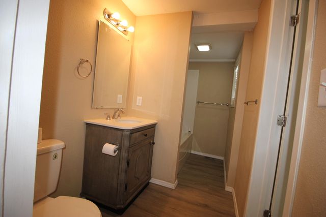 2243 N Kellett Avenue, Springfield, MO 65803