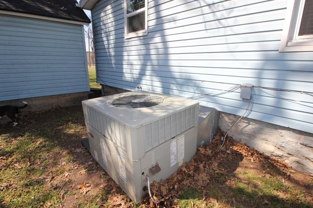 2243 N Kellett Avenue, Springfield, MO 65803