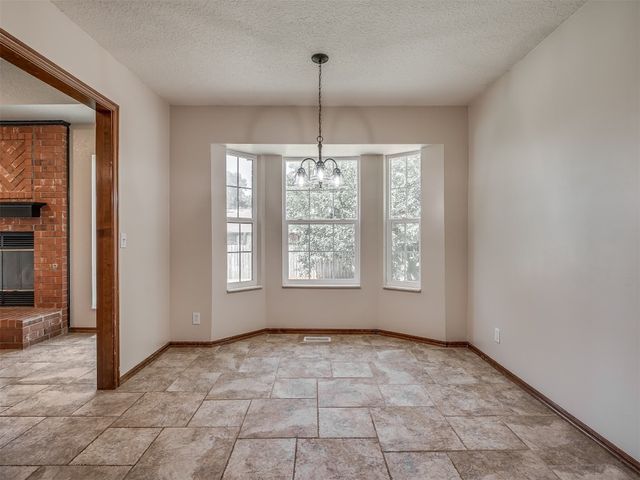 400 Ryan Way, Edmond, OK 73003