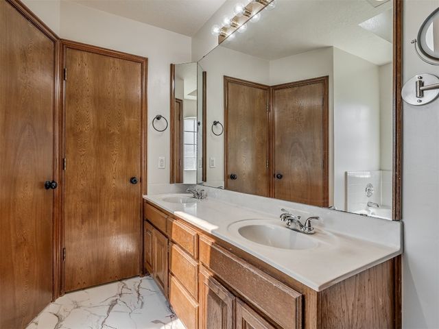 400 Ryan Way, Edmond, OK 73003