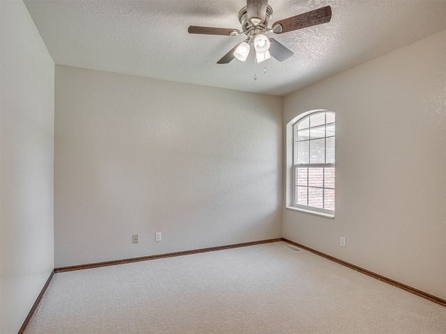 400 Ryan Way, Edmond, OK 73003