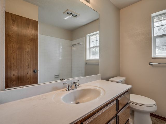 400 Ryan Way, Edmond, OK 73003