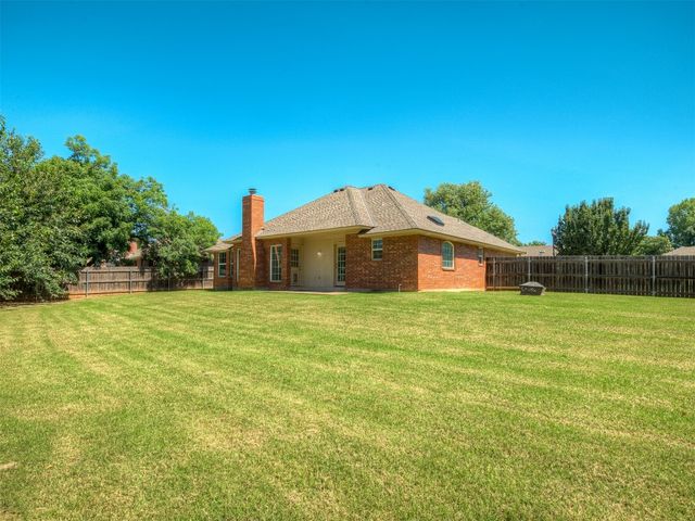 400 Ryan Way, Edmond, OK 73003
