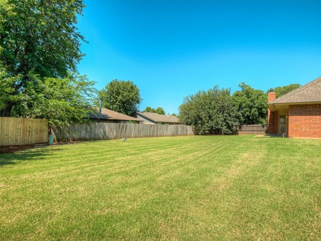 400 Ryan Way, Edmond, OK 73003