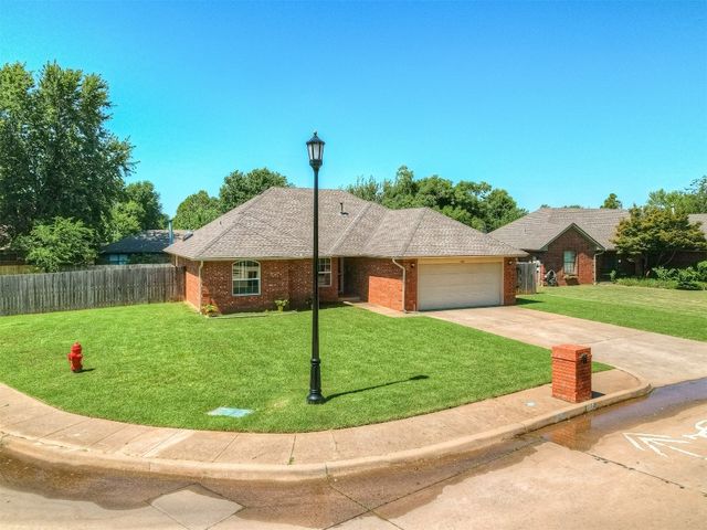 400 Ryan Way, Edmond, OK 73003